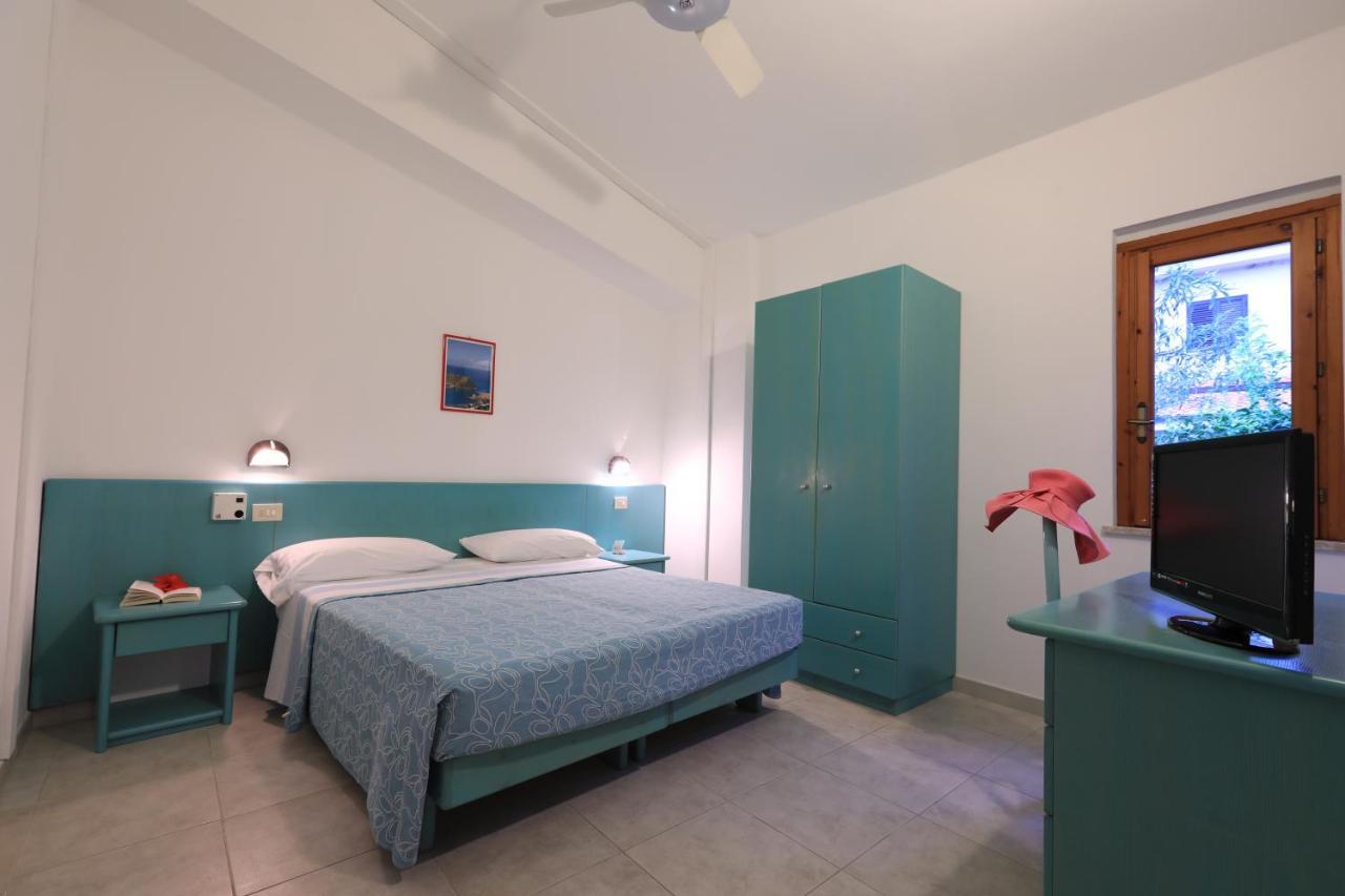Villaggio Torre Ruffa Robinson กาโปวาติกาโน ภายนอก รูปภาพ